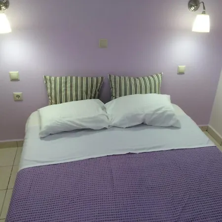 Sunny Daire Svoronata