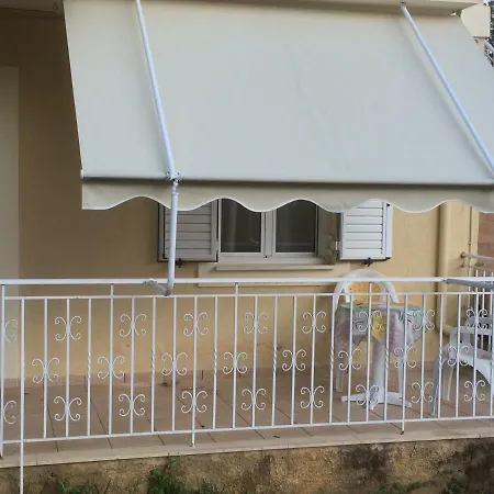 Sunny Daire Svoronata